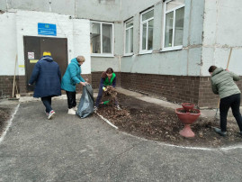 Сотрудники провели субботник Сотрудники провели субботник.